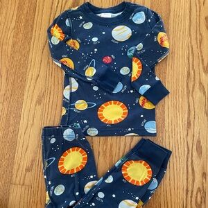 Hanna Andersson 4T Pajamas with Space-Themed Design
